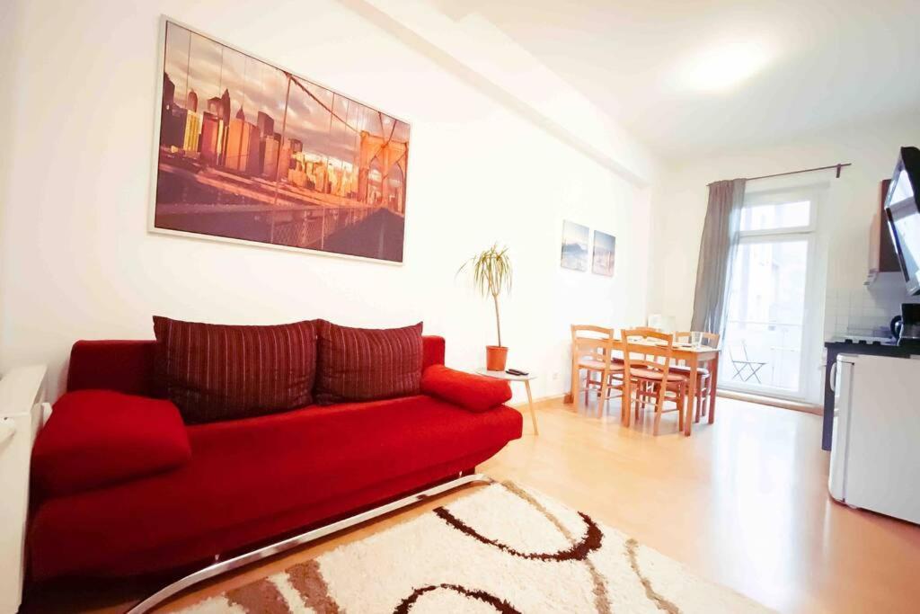 Altbauwohnung Direkt An Der Karli Mit Balkon - Netflix Inklusive Leipzig Exterior photo