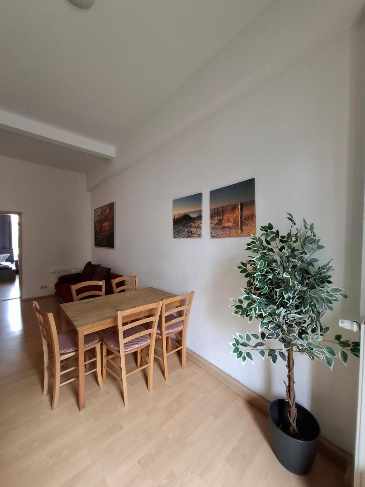 Altbauwohnung Direkt An Der Karli Mit Balkon - Netflix Inklusive Leipzig Exterior photo